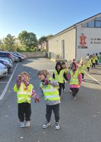 Ms Lambe's class head to Herbert Park in search of signs of Autumn! 